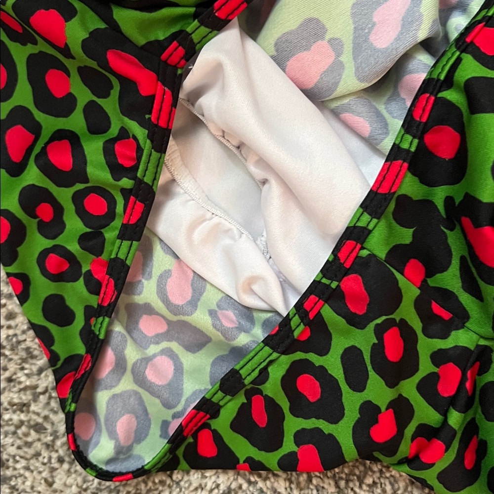 Thigh Huggers Green and Red Patterned Shorts - Picture 3 of 5